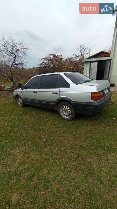 Седан Volkswagen Passat 1990 в Топоровцах