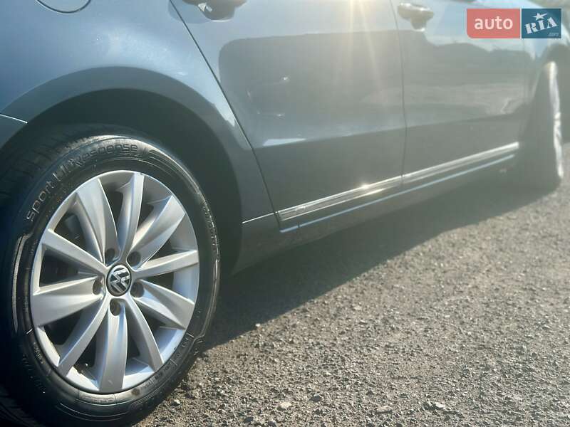 Универсал Volkswagen Passat 2012 в Ужгороде