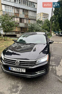 Седан Volkswagen Passat 2017 в Києві