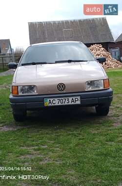 Седан Volkswagen Passat 1989 в Ратному