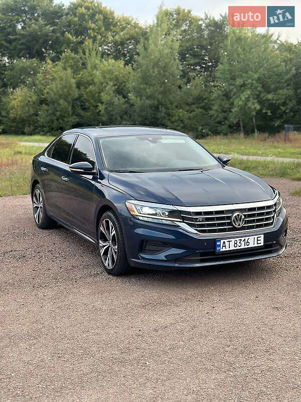 Седан Volkswagen Passat 2021 в Львове
