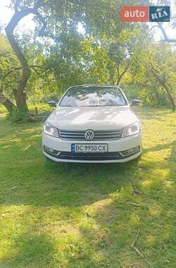 Седан Volkswagen Passat 2013 в Львове