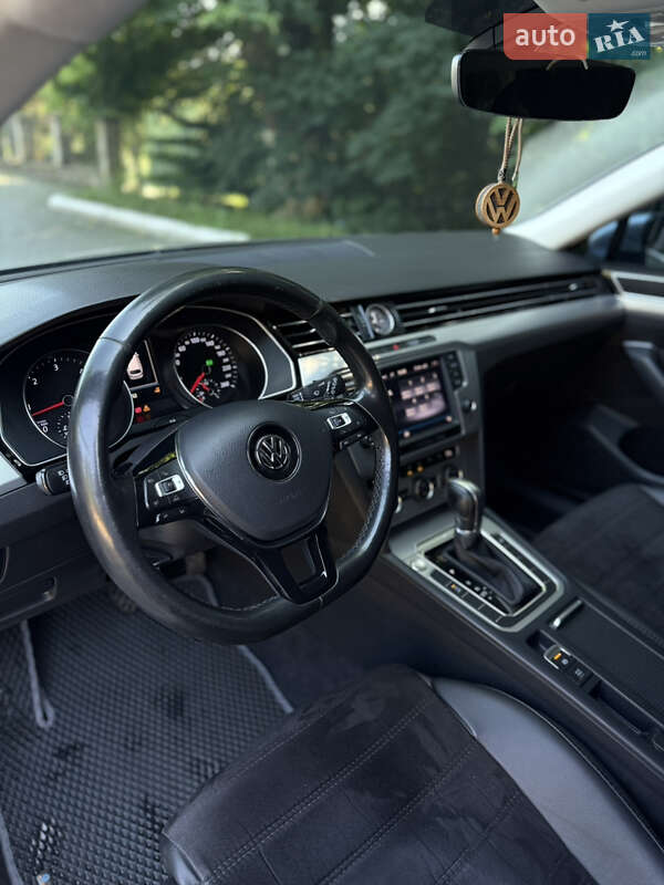 Універсал Volkswagen Passat 2016 в Чернівцях