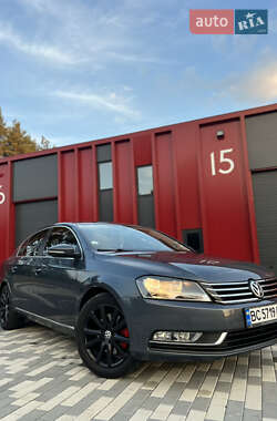 Седан Volkswagen Passat 2012 в Львові