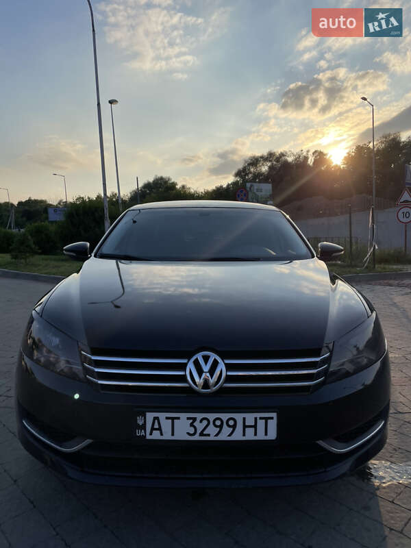 Седан Volkswagen Passat 2011 в Івано-Франківську