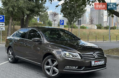 Седан Volkswagen Passat 2013 в Киеве
