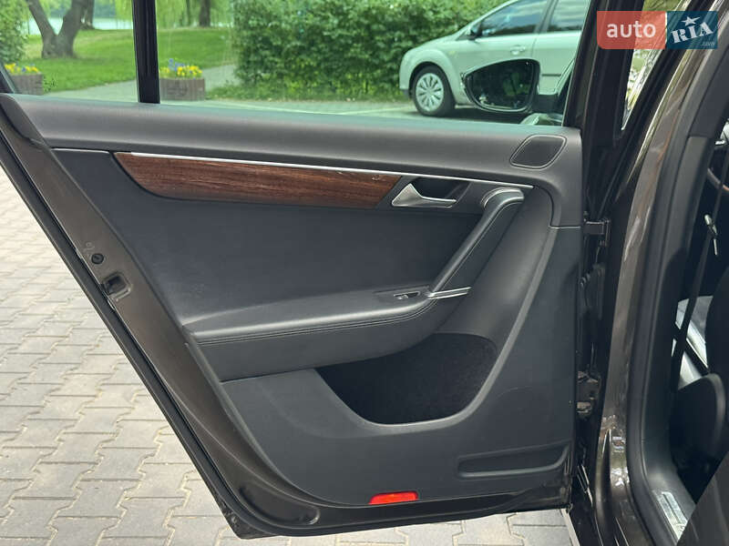 Седан Volkswagen Passat 2013 в Киеве фото 23 Седан Volkswagen Passat 2013 в Киеве