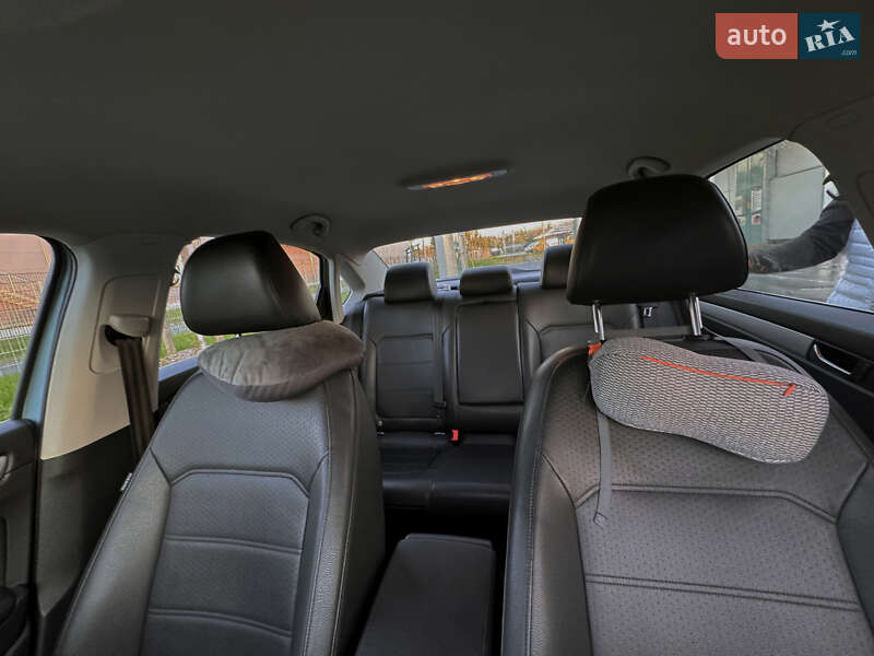 Седан Volkswagen Passat 2012 в Киеве