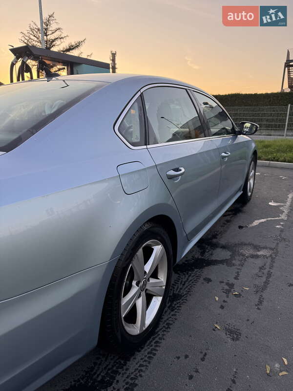 Седан Volkswagen Passat 2012 в Киеве