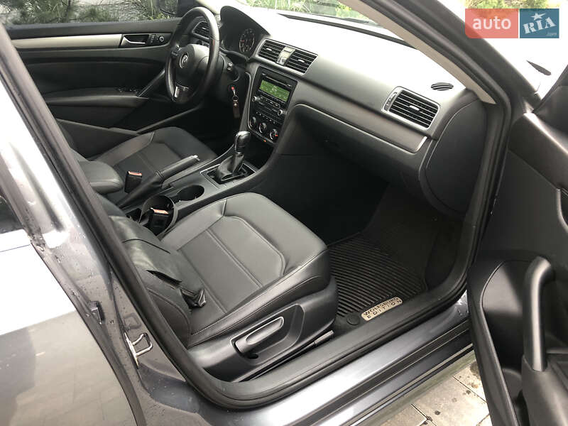 Седан Volkswagen Passat 2014 в Луцьку