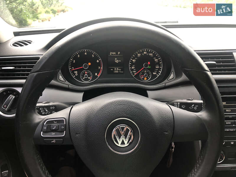 Седан Volkswagen Passat 2014 в Луцьку