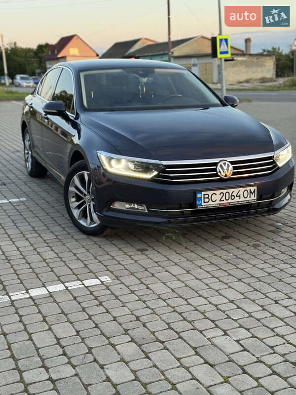 Седан Volkswagen Passat 2015 в Львове