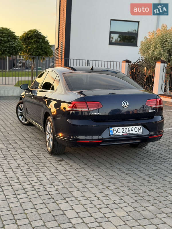 Седан Volkswagen Passat 2015 в Львове