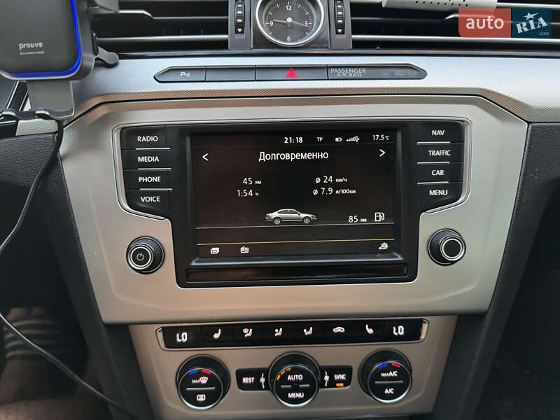 Седан Volkswagen Passat 2015 в Львове
