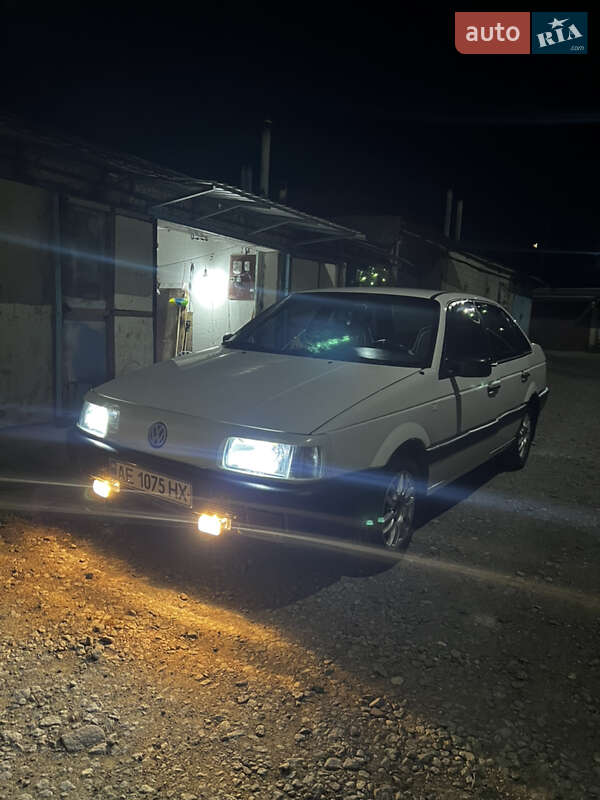 Седан Volkswagen Passat 1989 в Кривому Розі