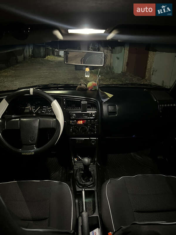 Седан Volkswagen Passat 1989 в Кривому Розі