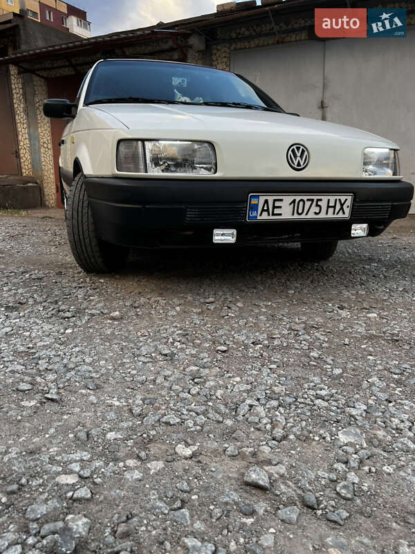 Седан Volkswagen Passat 1989 в Кривому Розі