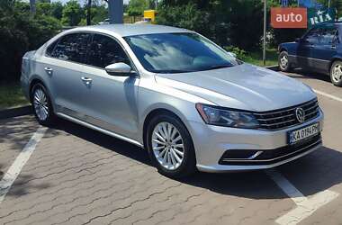 Седан Volkswagen Passat 2016 в Києві