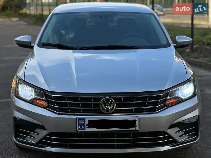 Седан Volkswagen Passat 2017 в Ивано-Франковске