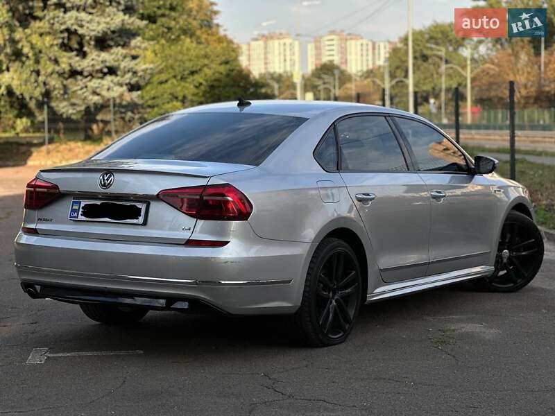 Седан Volkswagen Passat 2017 в Ивано-Франковске