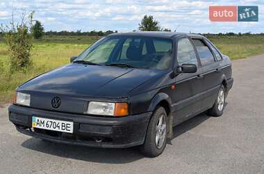 Седан Volkswagen Passat 1991 в Березному