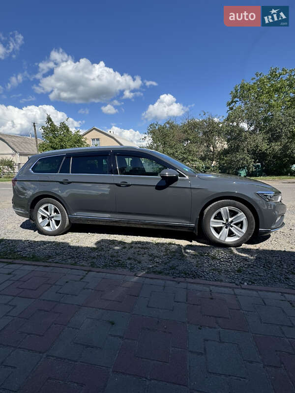 Универсал Volkswagen Passat 2020 в Хмельницком