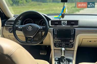 Седан Volkswagen Passat 2015 в 