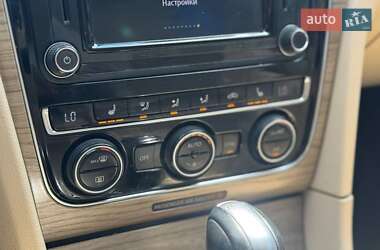 Седан Volkswagen Passat 2015 в 