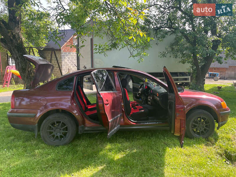 Седан Volkswagen Passat 1997 в Бобрке