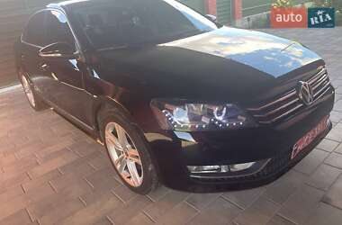 Седан Volkswagen Passat 2014 в Ровно