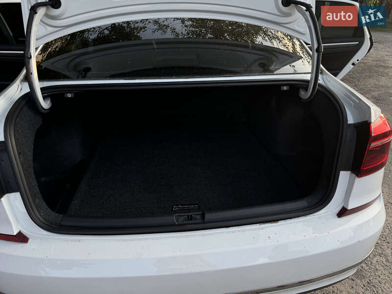 Седан Volkswagen Passat 2016 в Пирятине