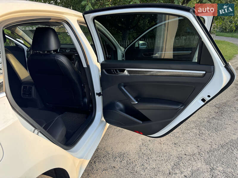 Седан Volkswagen Passat 2016 в Пирятине