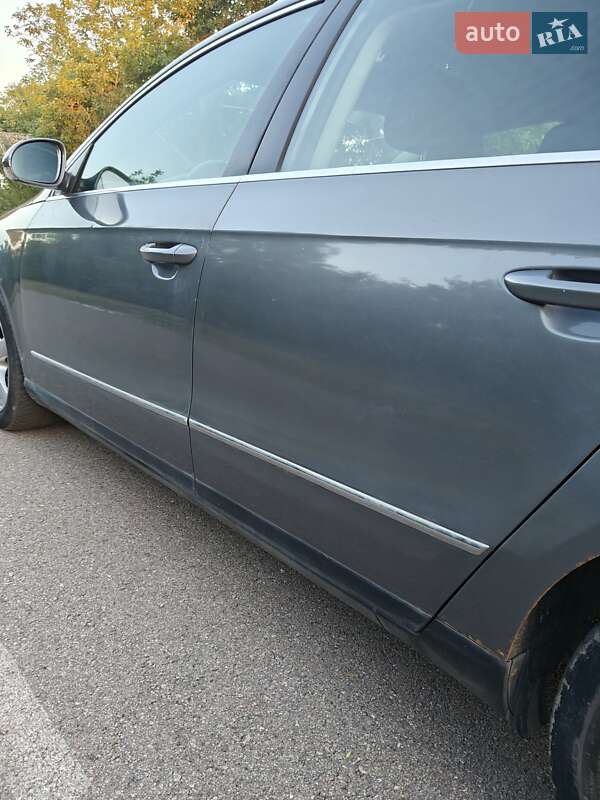 Універсал Volkswagen Passat 2008 в Солоному