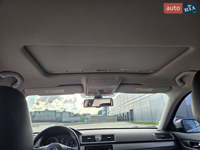 Седан Volkswagen Passat 2013 в Ивано-Франковске