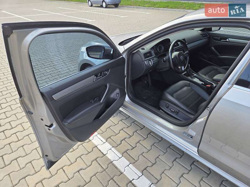 Седан Volkswagen Passat 2013 в Ивано-Франковске