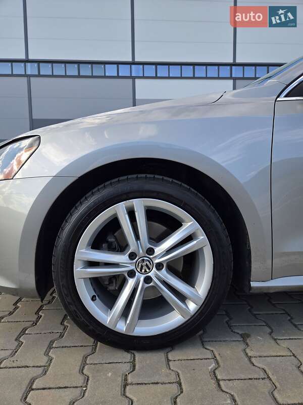 Седан Volkswagen Passat 2013 в Ивано-Франковске
