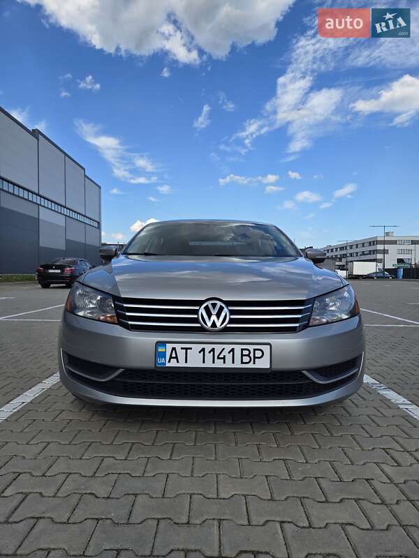 Седан Volkswagen Passat 2013 в Ивано-Франковске