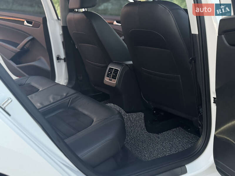 Седан Volkswagen Passat 2015 в Дрогобыче