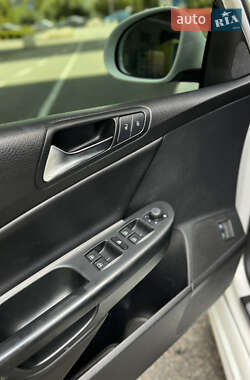 Універсал Volkswagen Passat 2010 в 