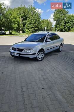 Седан Volkswagen Passat 1998 в Чемеровцах