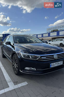 Универсал Volkswagen Passat 2015 в Киеве