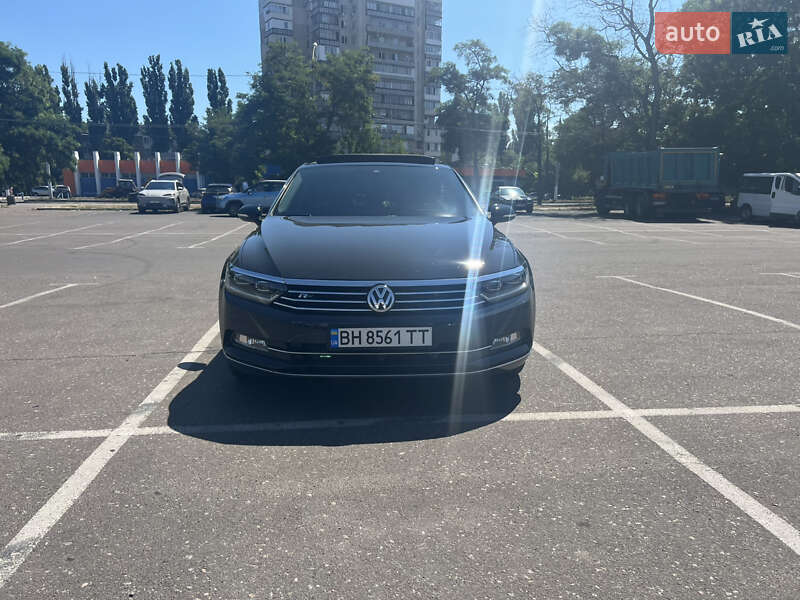 Седан Volkswagen Passat 2017 в Одессе