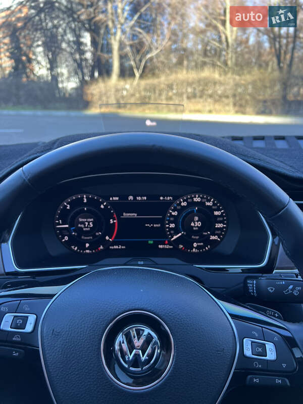 Седан Volkswagen Passat 2017 в Одессе