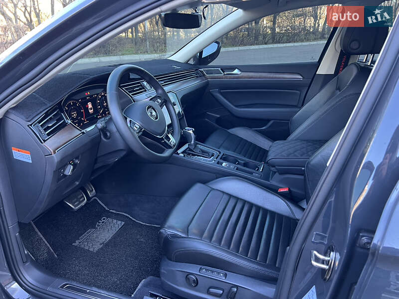 Седан Volkswagen Passat 2017 в Одессе