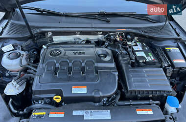 Седан Volkswagen Passat 2017 в 