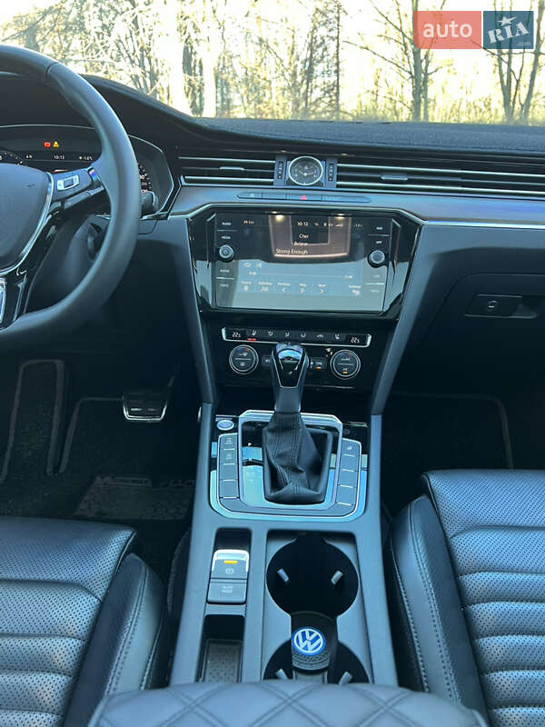 Седан Volkswagen Passat 2017 в Одессе