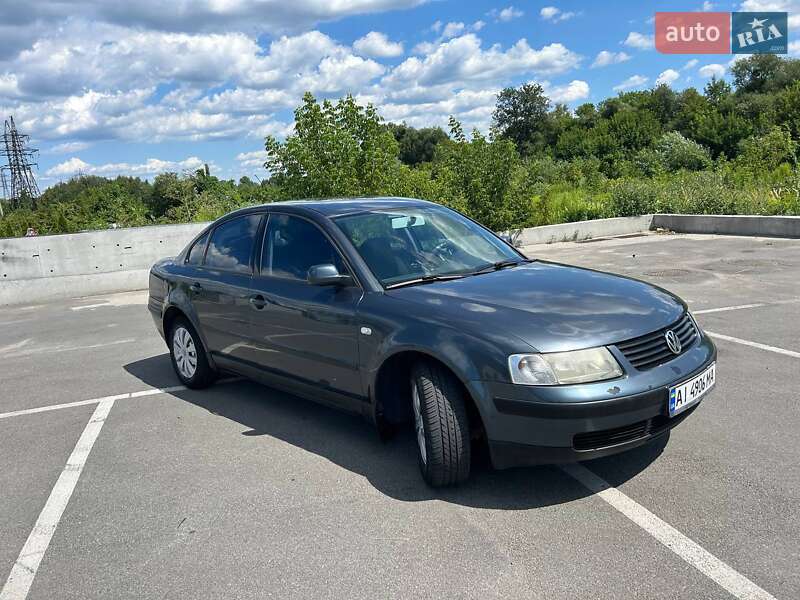 Седан Volkswagen Passat 2000 в Бучі