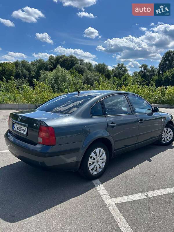 Седан Volkswagen Passat 2000 в Бучі