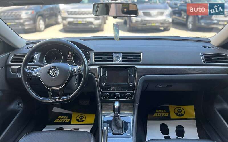 Седан Volkswagen Passat 2015 в Ивано-Франковске