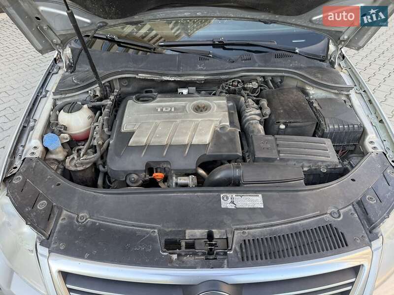 Універсал Volkswagen Passat 2010 в Львові